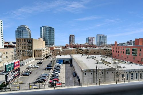 1720 Michigan Ave, Chicago IL 60616-1465 exterior