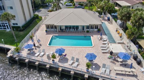 650 Snug Harbor Dr, Boynton Beach FL 33435-6167 exterior