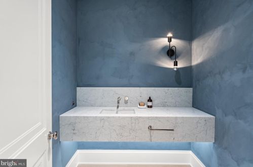 4526 Hawthorne St, Washington DC 20016-3570 exterior