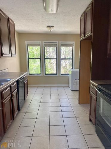 3803 Holland Dr, Lithonia GA  30039-5952 exterior