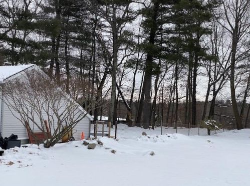 18 Old Rd, Plaistow NH 03865-2928 exterior