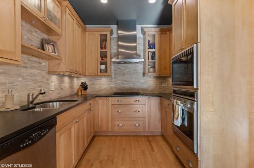 1429 Norwood St, Chicago IL 60660-2207 exterior