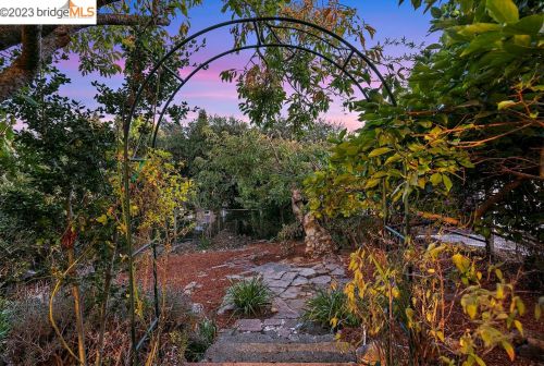 930 Shattuck Ave, Berkeley CA 94707-2401 exterior