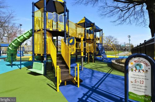 922 Madison St, Washington DC  20011-8215 exterior