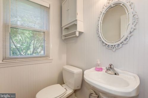 2998 Glenora Ln, Rockville MD 20850-3055 exterior