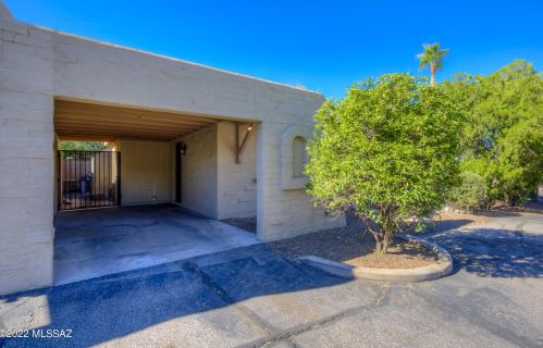 1885 La Osa St, Tucson, AZ 85705-2152