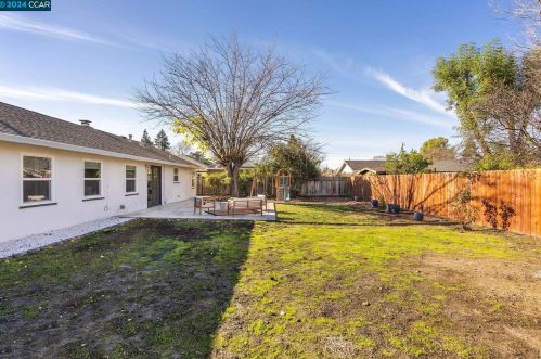 106 Doris Dr, Concord CA  94523-2915 exterior