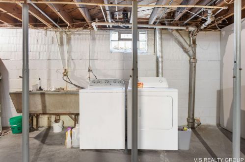 2256 Blodgett St, Meskegon MI  49441-1516 exterior