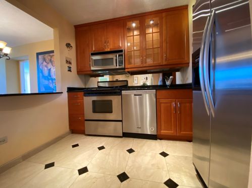 111 Maple St, Chicago IL  60610-5401 exterior