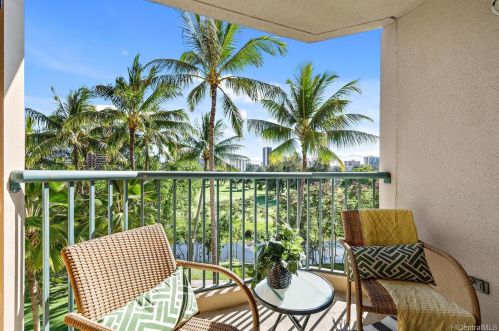 3054 Ala Poha Pl, Honolulu HI  96818-1616 exterior