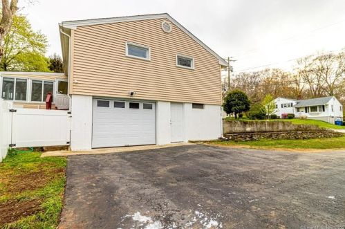 36 Park Avenue Ext, Uncasville CT 06382-1817 exterior