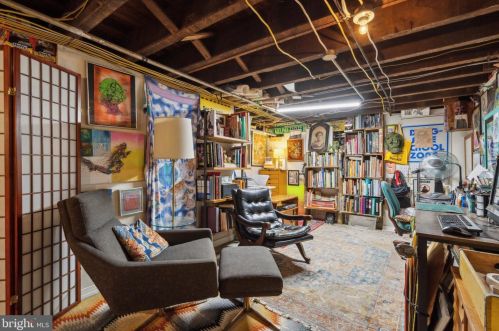 652 Johnson St, Philadelphia PA 19138-1039 exterior