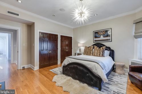 2101 Delancey St, Philadelphia PA 19103-6408 exterior