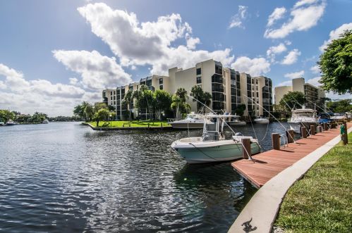 12 Royal Palm Way, Boca Raton FL 33432-8761 exterior