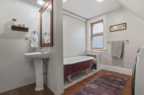 2126 Juneau Ave, Milwaukee WI 53233-1119 exterior