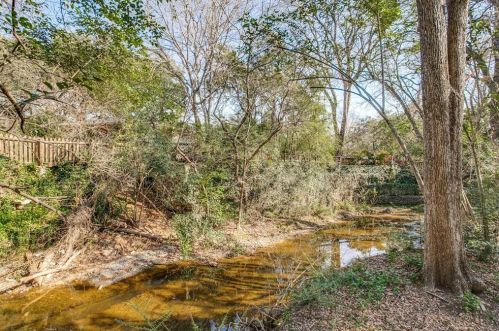 6811 Blessing Dr, Dallas TX 75214-2547 exterior