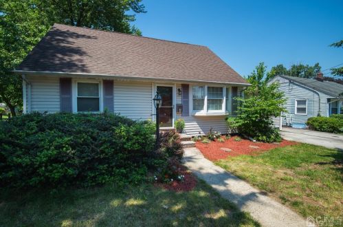 4 Clausen Rd, Edison, NJ 08817-4806