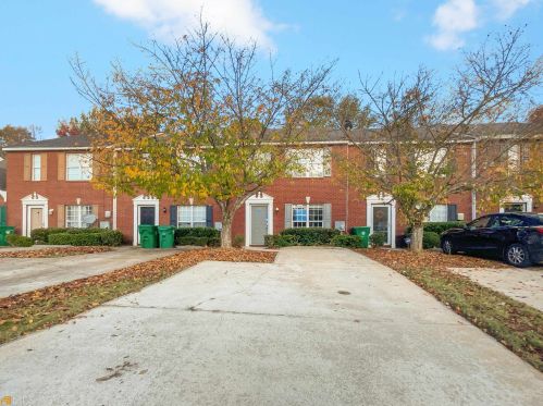 5789 Strathmoor Manor Cir, Lithonia GA  30058-2619 exterior