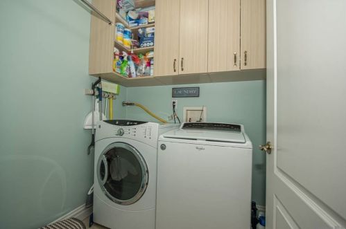 30 Della Dr, Babylon NY 11704-6240 exterior