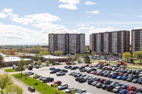 8727 Bryn Mawr Ave, Chicago IL 60631-3689 exterior