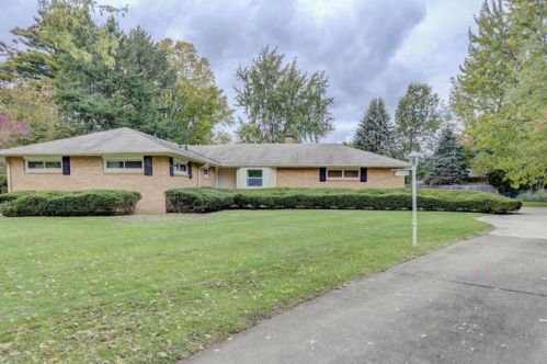 1408 Maplecrest Dr, Champaign IL  61821-4401 exterior