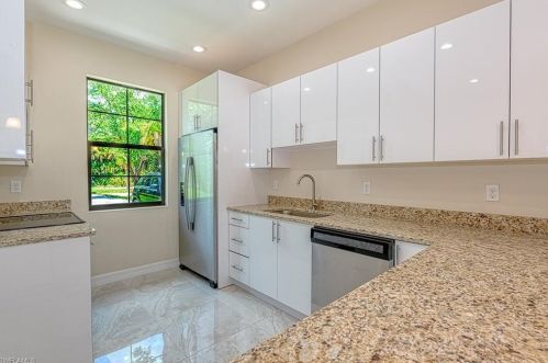 2786 31 Ave, Naples FL 34120-8450 exterior