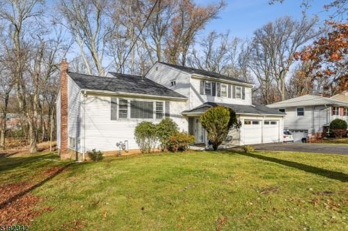 37 Conforti Ave, Town Center NJ  07052-2824 exterior