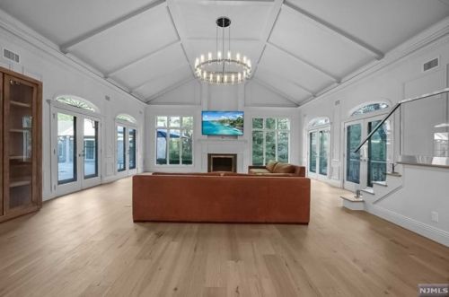 2 Toboggan Rdg Rd, Upper Saddle River NJ 07458-2521 exterior