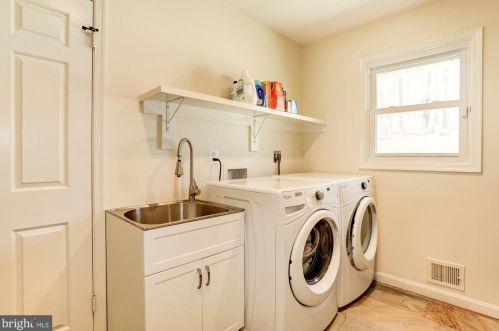 733 Rdg Dr, Mc Lean VA 22101-1620 exterior