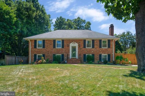 2107 Stirrup Ln, Alexandria, VA 22308-2252