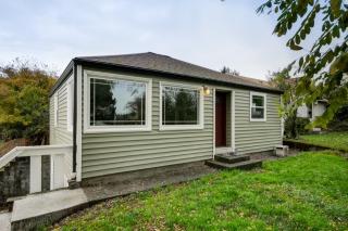 9202 22 Ave, Seattle WA  98106-2618 exterior