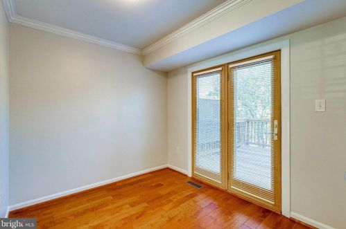 6026 Lands End Ln, Alexandria VA 22315-2669 exterior