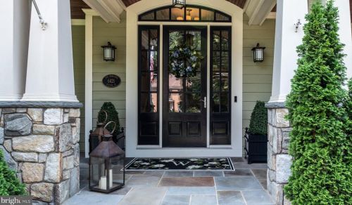 6421 Divine St, Mc Lean VA 22101-4702 exterior