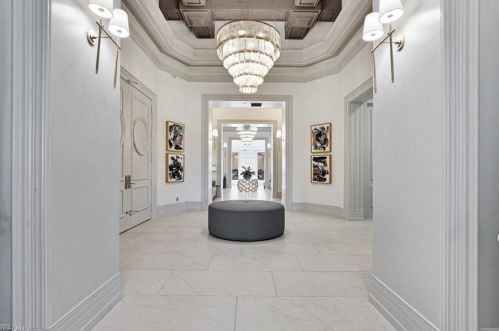 7247 Lantana Cir, Naples FL 34119-9809 exterior