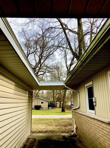 1665 Gladstone Dr, Meskegon, MI 49445-1936