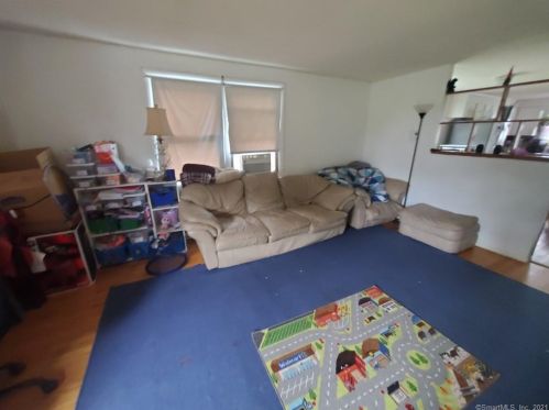 9 Joel Dr, Ellington CT 06029-2612 exterior