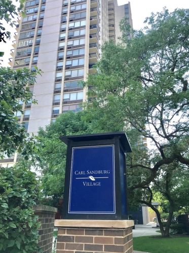 1360 Sandburg Ter, Chicago, IL 60610-5676