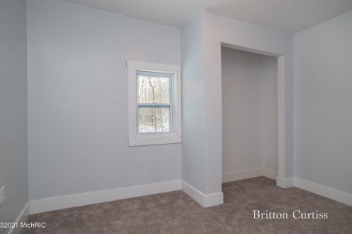 143 Irving Rd, Middlevle MI 49333-8377 exterior