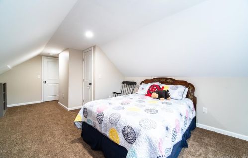 166 Giddings Ave, Windsor CT 06095-3744 exterior