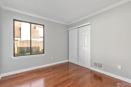 65 Park Gate Dr, Edison NJ 08820-4025 exterior