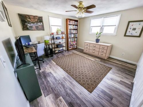 868 Greenville Ave, Providence RI  02919-1324 exterior