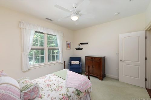 101 Somersby, Farmington CT 06032-2756 exterior