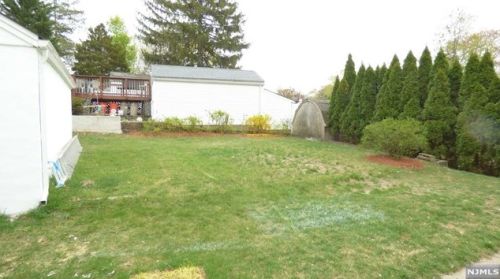 313 Prospect Ave, Dumont NJ  07628-1811 exterior