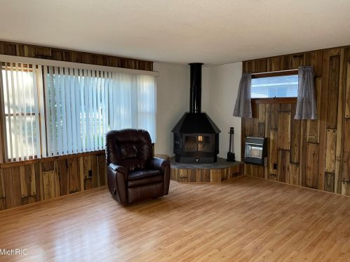 2087 Whitehall Rd, Meskegon MI 49445-1043 exterior