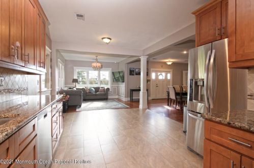 235 Broadway, East Freehold NJ 07728-1862 exterior