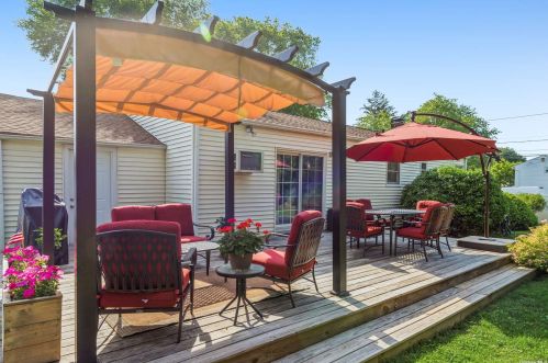 37 Evelyn Dr, Commack NY 11725-3822 exterior