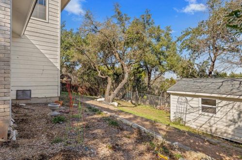 8409 Adirondack Trl, Austin TX 78759-7935 exterior