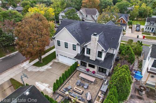 402 2nd St, Rochester, MI 48307-2006