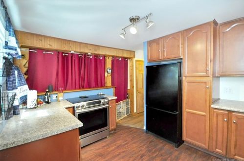 81 White St, Manchester CT 06042-3127 exterior