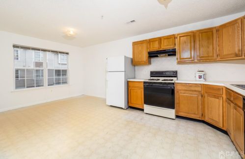 91 Inverness Dr, Edison NJ 08820-4654 exterior